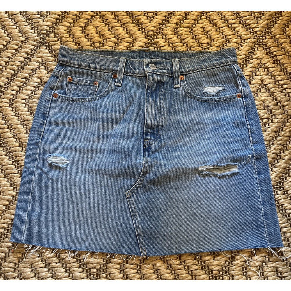 Levi’s Denim Mini Skirt Deconstructed Raw Hem Casual size 29 mini skirt